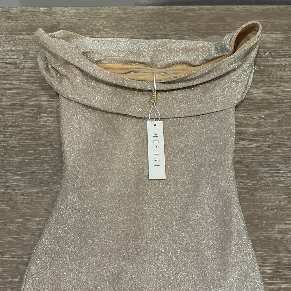 Gorgeous party dress perfect for the holidays ✨✨✨ - Picture 4 of 8